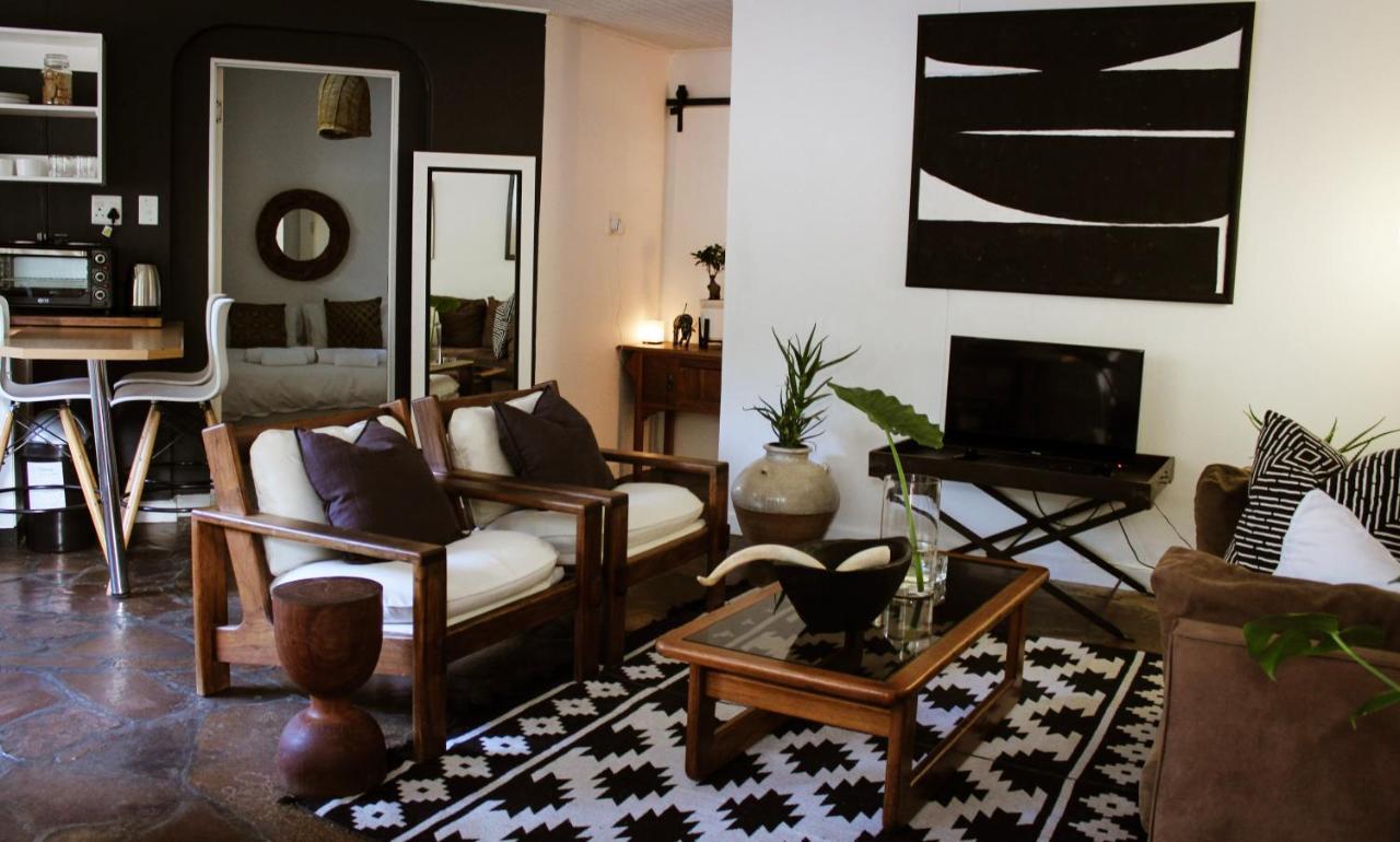 Alluring Self Catering 2 Bedroom Villa At Bokmakierie Villas Windhoek Dış mekan fotoğraf