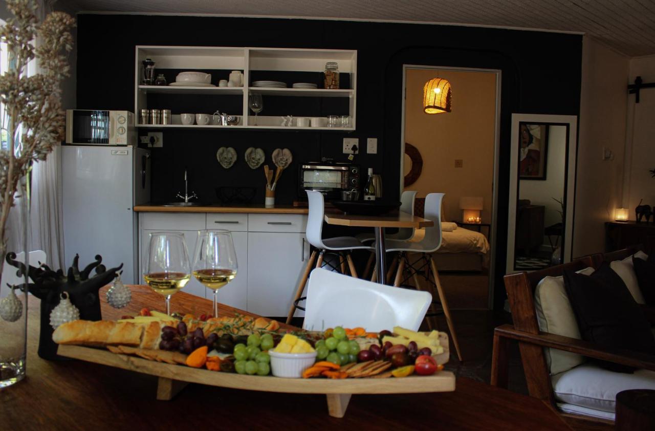 Alluring Self Catering 2 Bedroom Villa At Bokmakierie Villas Windhoek Dış mekan fotoğraf
