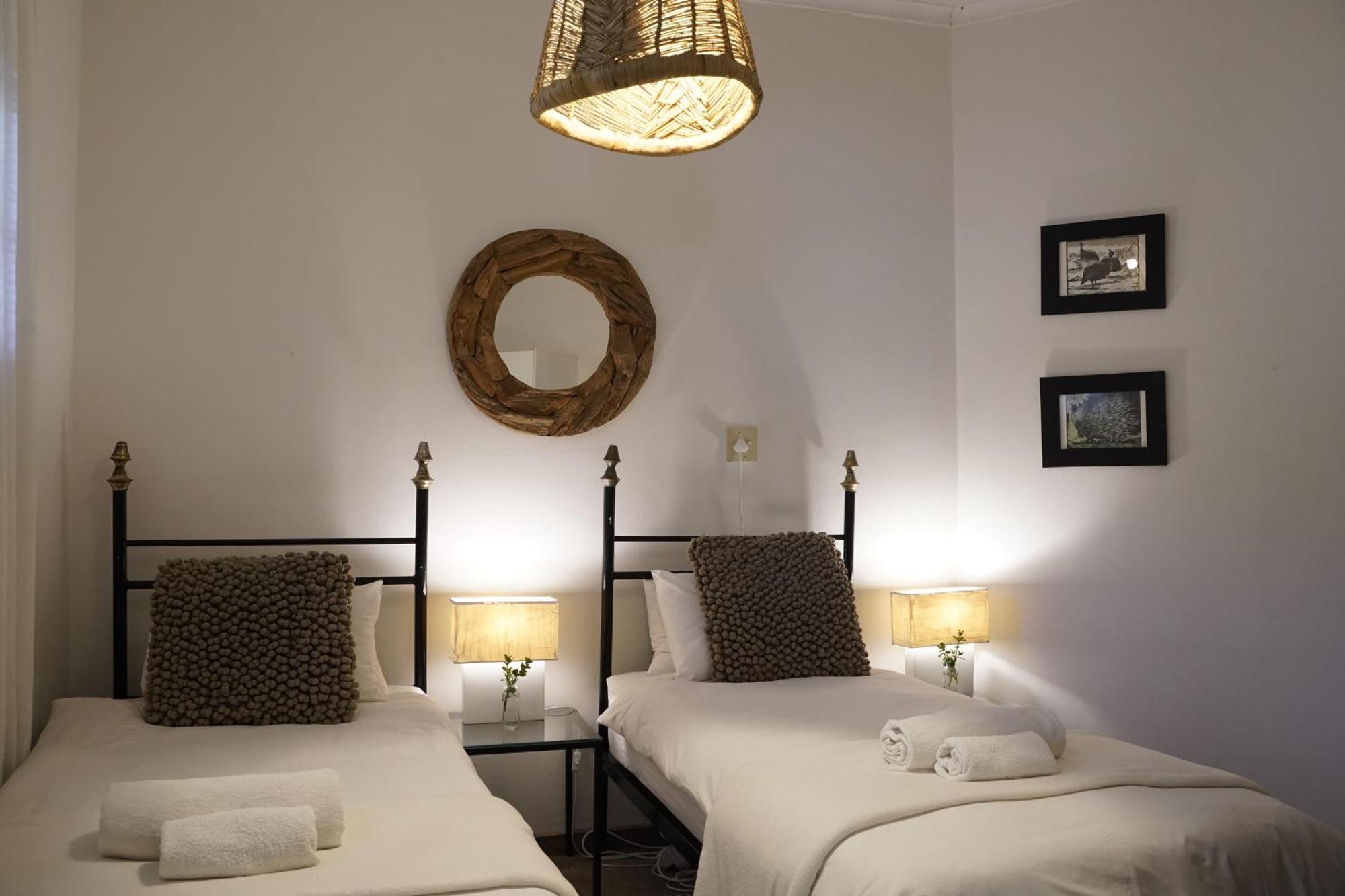 Alluring Self Catering 2 Bedroom Villa At Bokmakierie Villas Windhoek Dış mekan fotoğraf