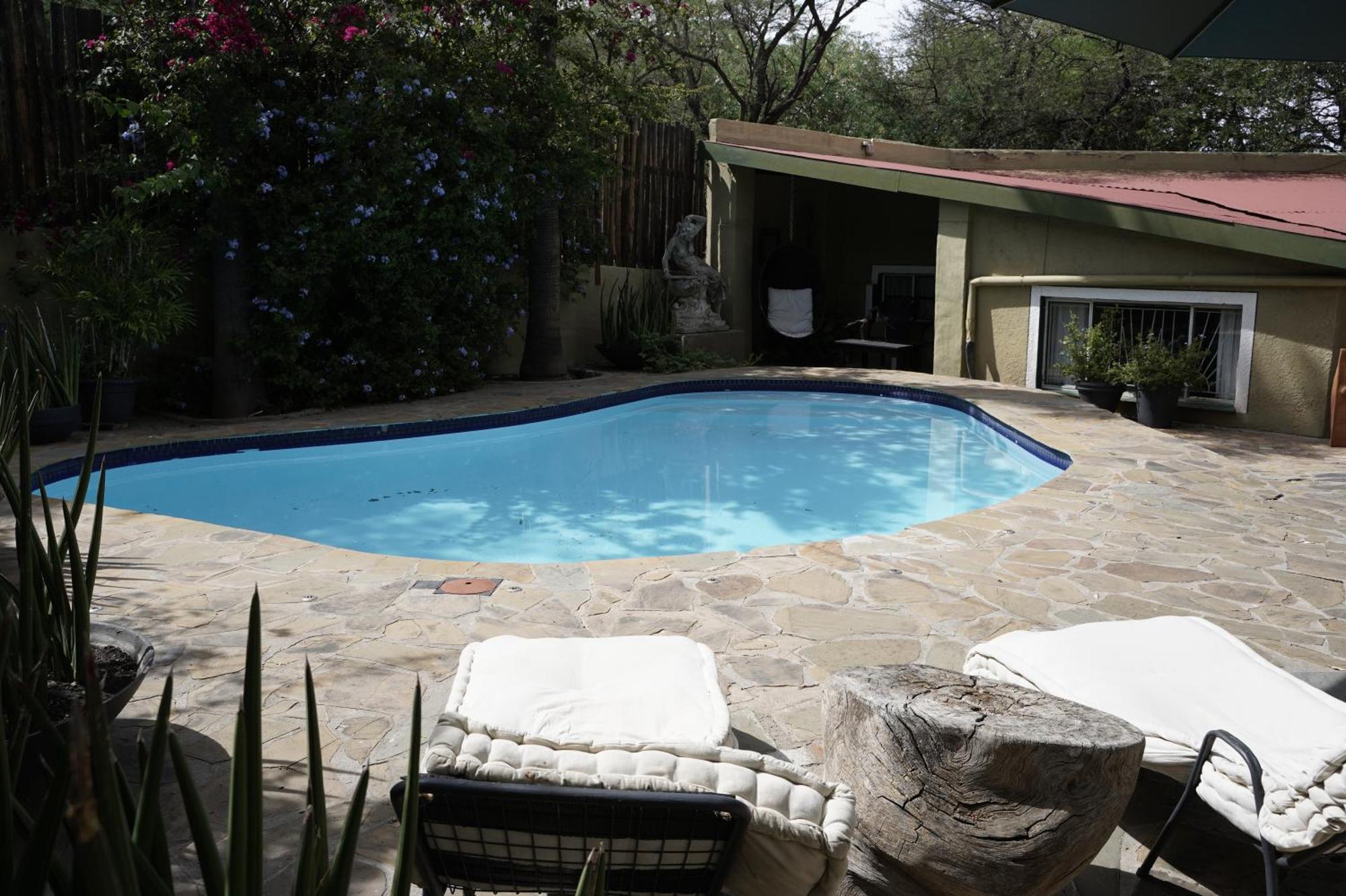 Alluring Self Catering 2 Bedroom Villa At Bokmakierie Villas Windhoek Dış mekan fotoğraf