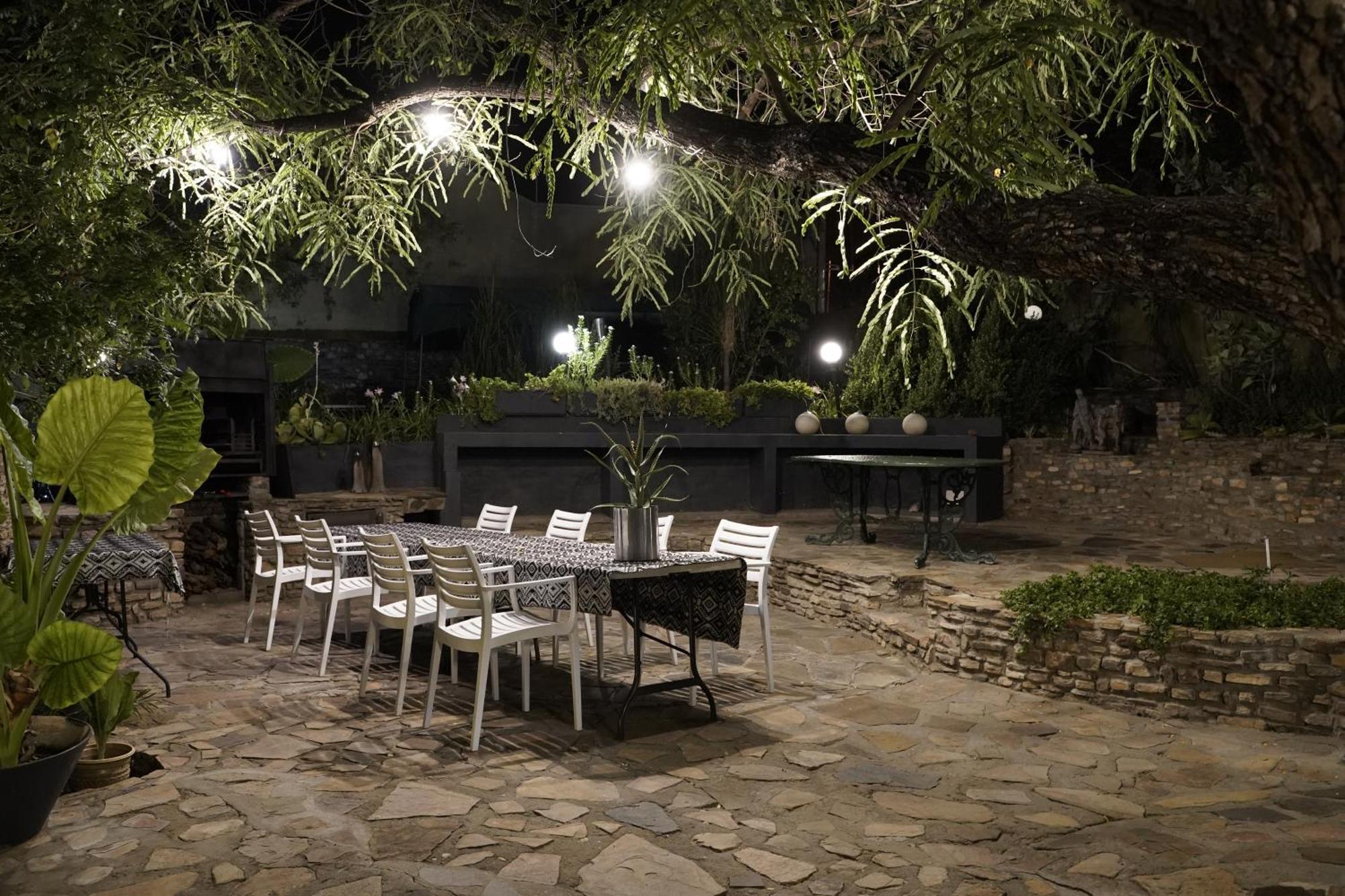 Alluring Self Catering 2 Bedroom Villa At Bokmakierie Villas Windhoek Dış mekan fotoğraf